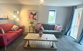 Superb 2 Bed 2 Bathroom Free Parking